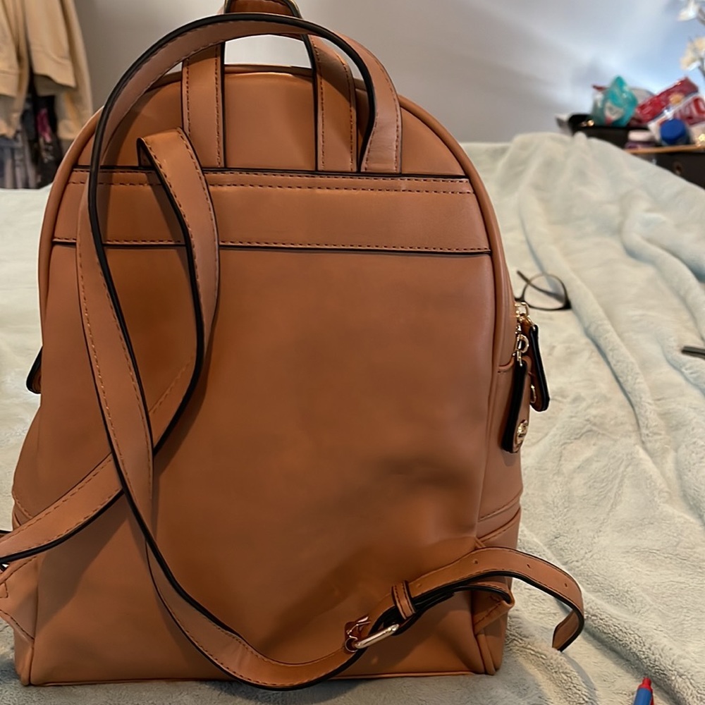 Backpack - Picture 3 of 6